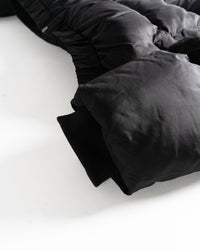 20 AYMSK - 'TYPOGRAPHIC' 1K MILESTONE PUFFER JACKET (BLACK)