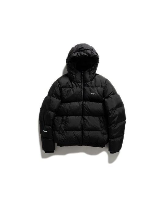 20 AYMSK - 'TYPOGRAPHIC' 1K MILESTONE PUFFER JACKET (BLACK)