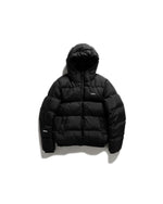 20 AYMSK - 'TYPOGRAPHIC' 1K MILESTONE PUFFER JACKET (BLACK)