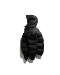 20 AYMSK - 'TYPOGRAPHIC' 1K MILESTONE PUFFER JACKET (BLACK)